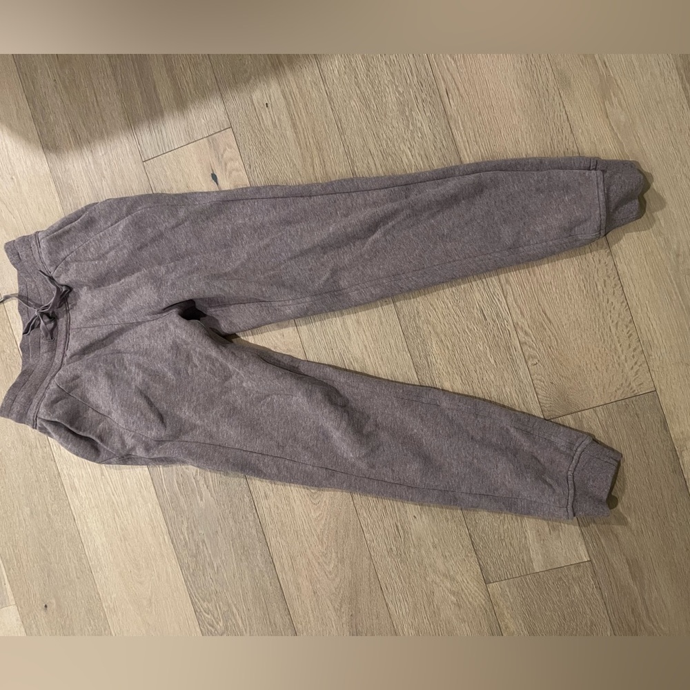 Lululemon Scuba jogger sweats size 4 purple worn handful times so warm and cozy